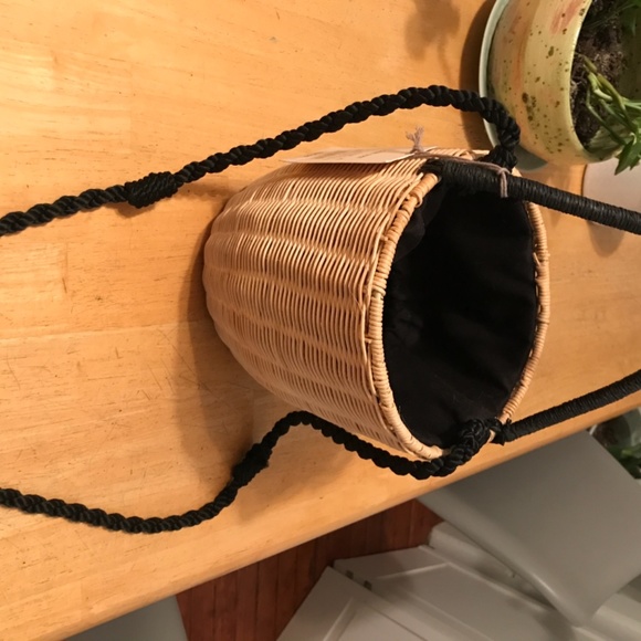 Wicker purse with strap & handle - Picture 3 of 6